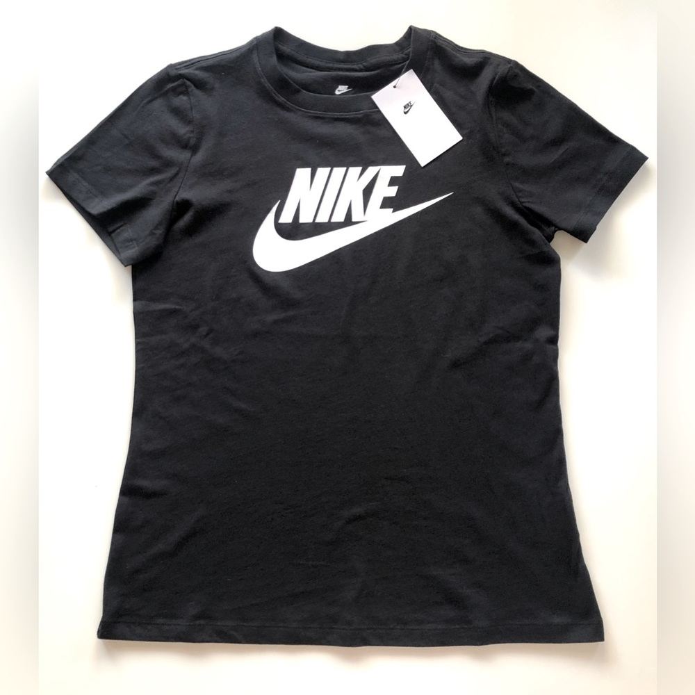 The Nike Tee in Black - Ladies Size Small ✨NWT✨